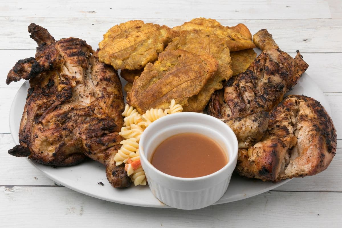 Plat de poulet entier