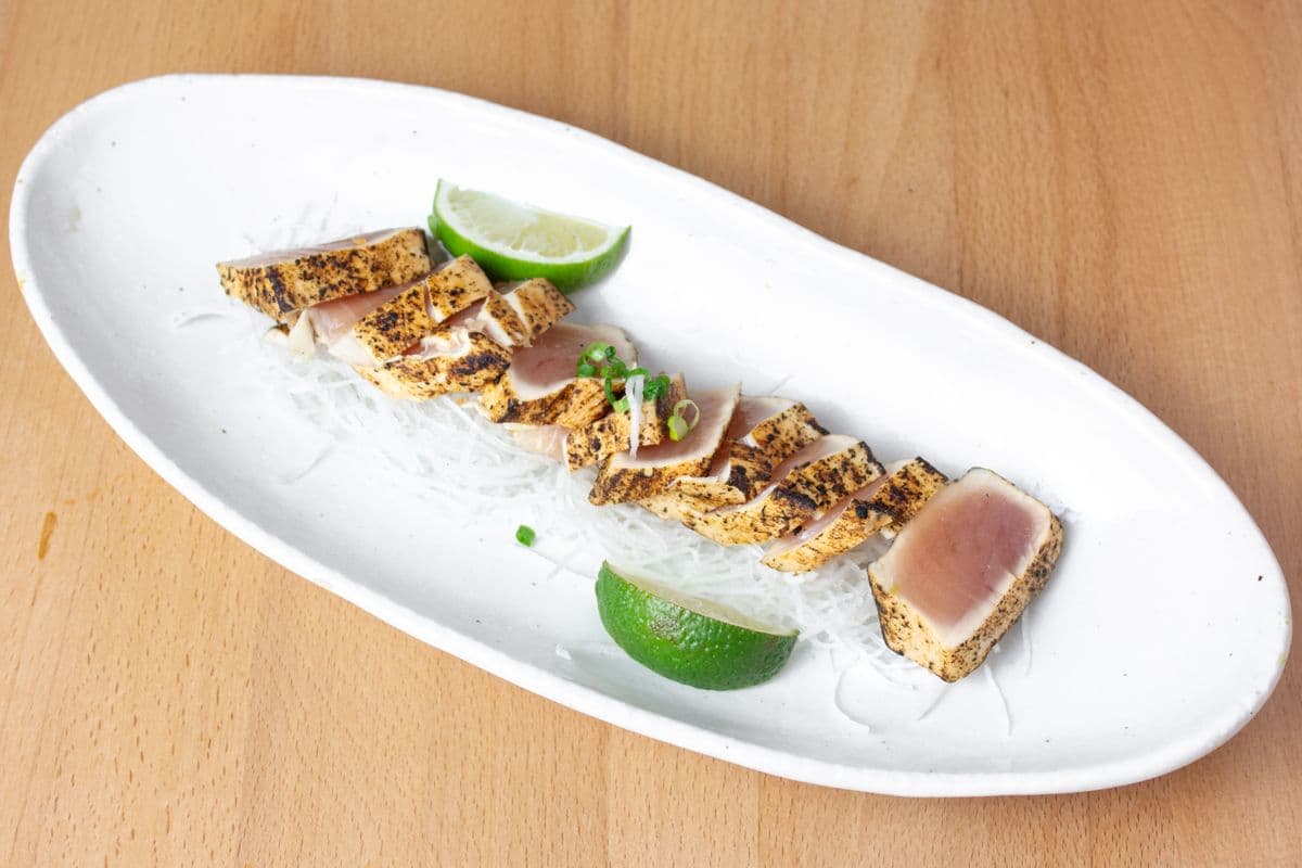 Seared Tuna (Tuna Tataki) Sashimi (7 pcs)