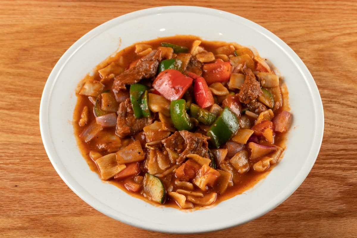 Stir-Fried Tomatoes and Beef Noodles