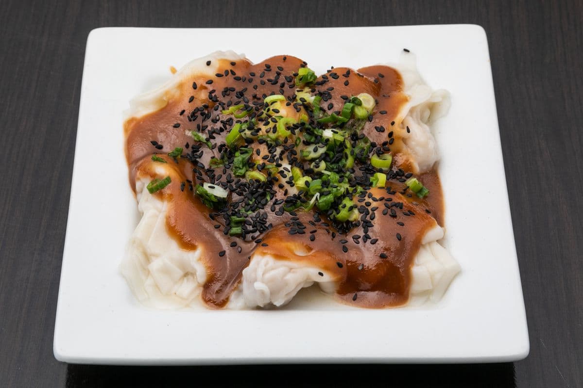 12. Raviolis chinois au porc à la sauce aux arachides / Pork Dumplings in Peanut Sauce