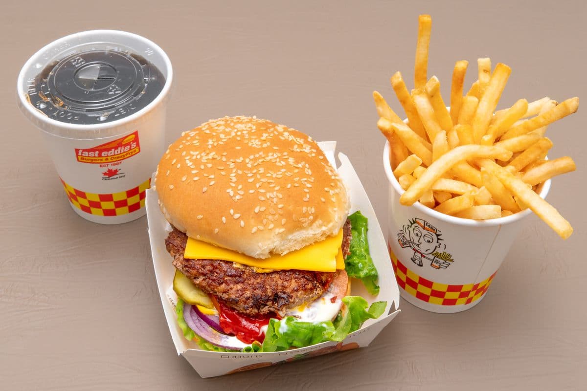 100% Fresh Chuck Steak Cheeseburger Combo (6 oz)