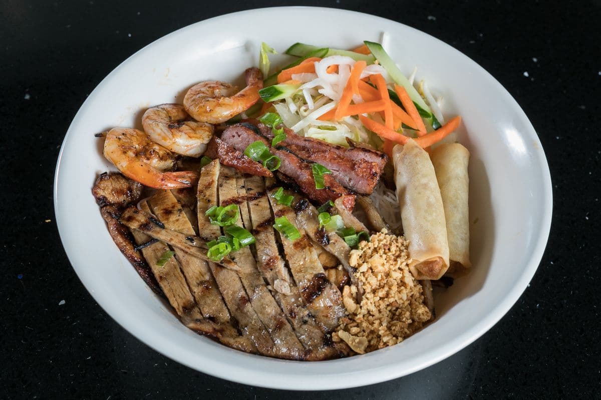 47. Grilled Pork, Pork Sausage, Grilled Shrimp, and Spring Roll with Vermicelli - Bun 4 Mau