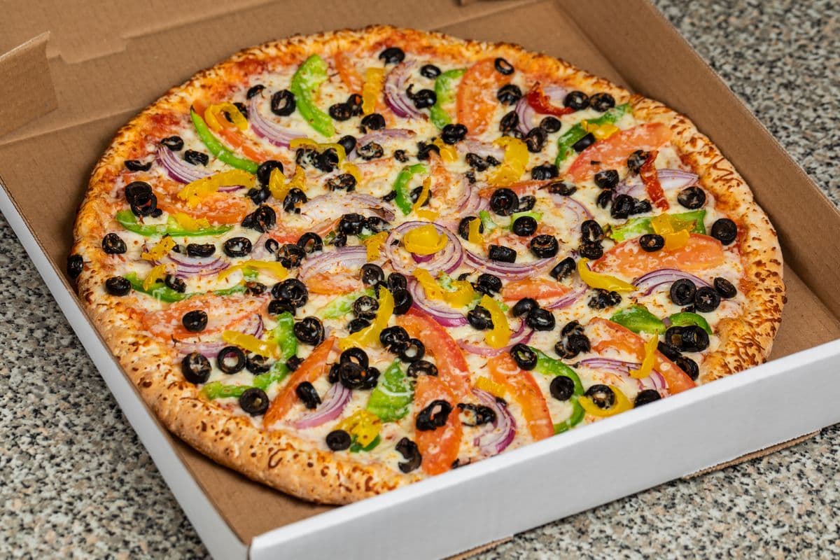 Large Veggie Deluxe Pizza