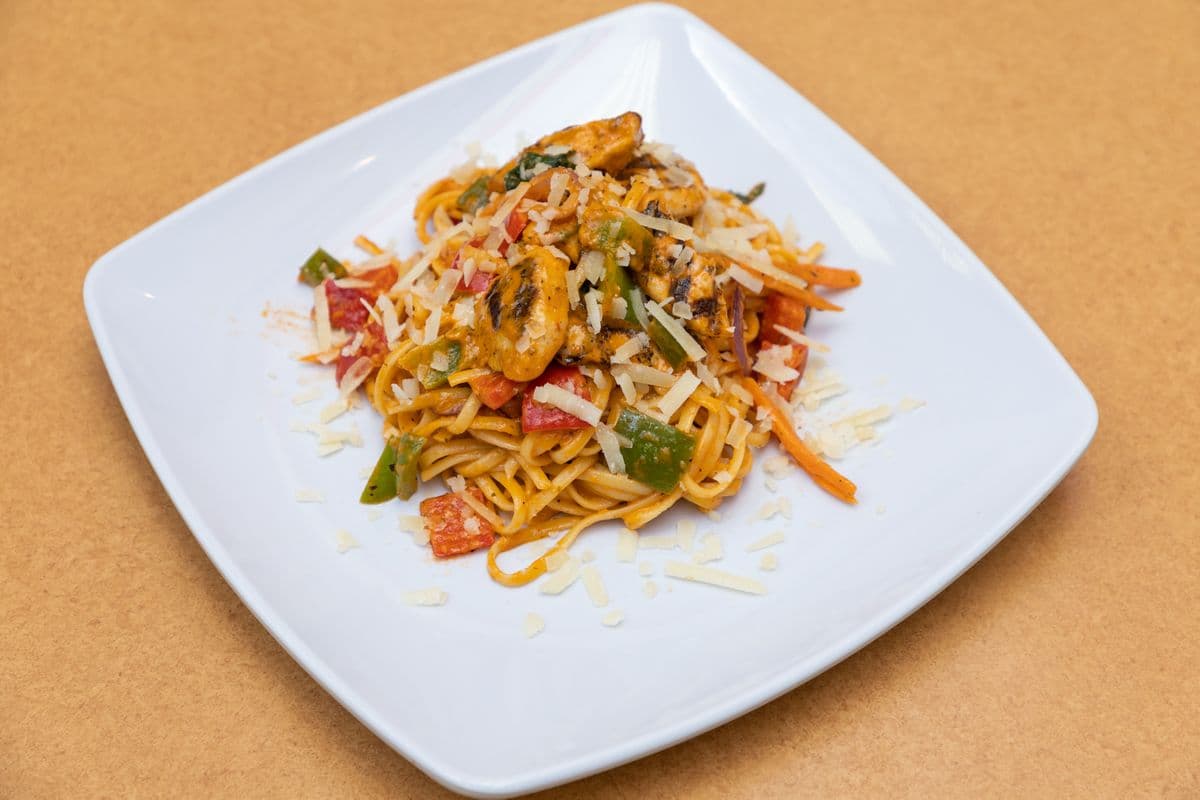 Rose Sauce Pasta with Chicken and Vegetables