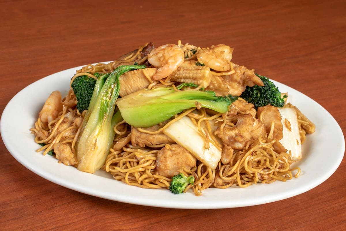 Cantonese Chow Mein 干广东炒面
