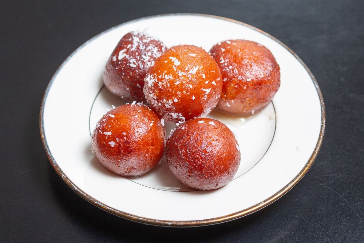 Gulab Jamun (4 pcs)