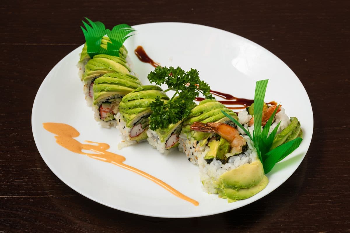 44. Green Dragon Roll (8 pcs)