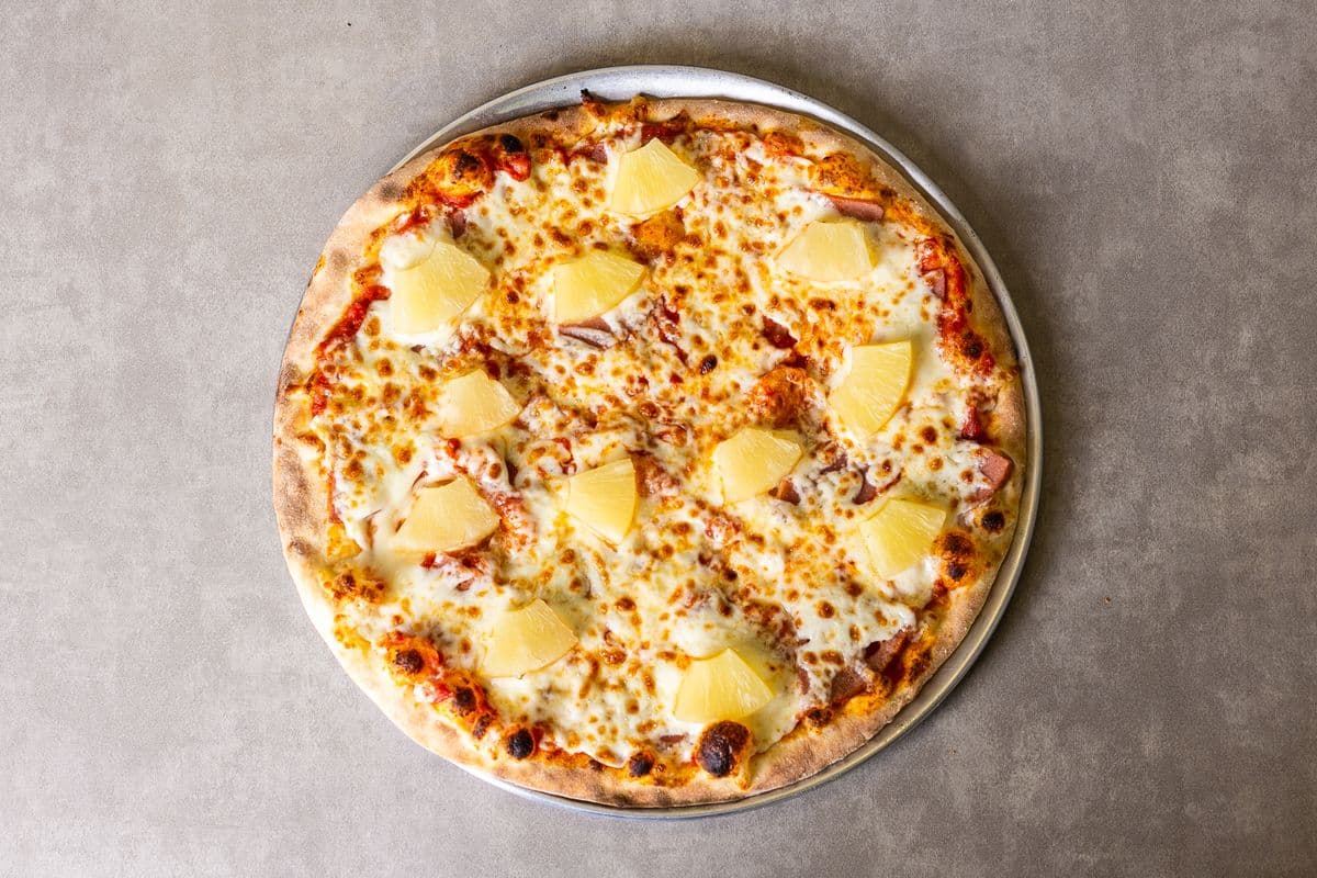 Medium Hawaiian Pizza