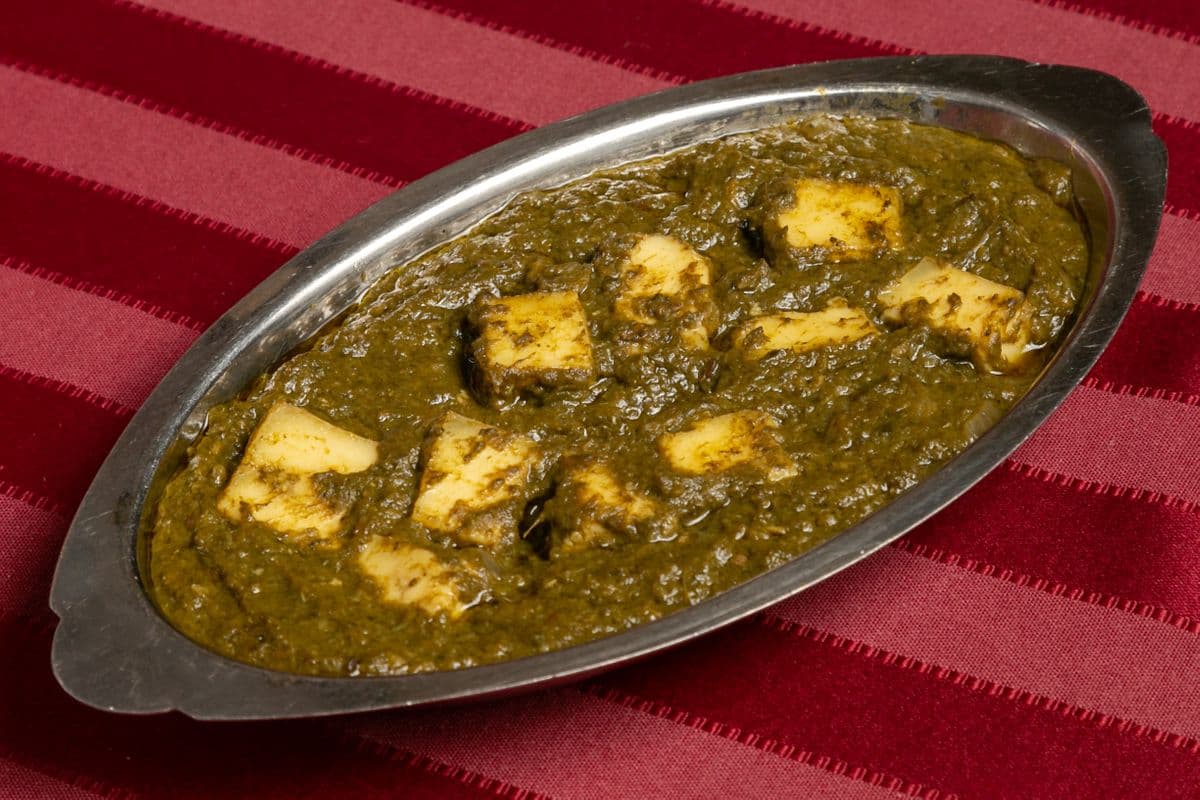 V4. Saag Paneer (16oz)