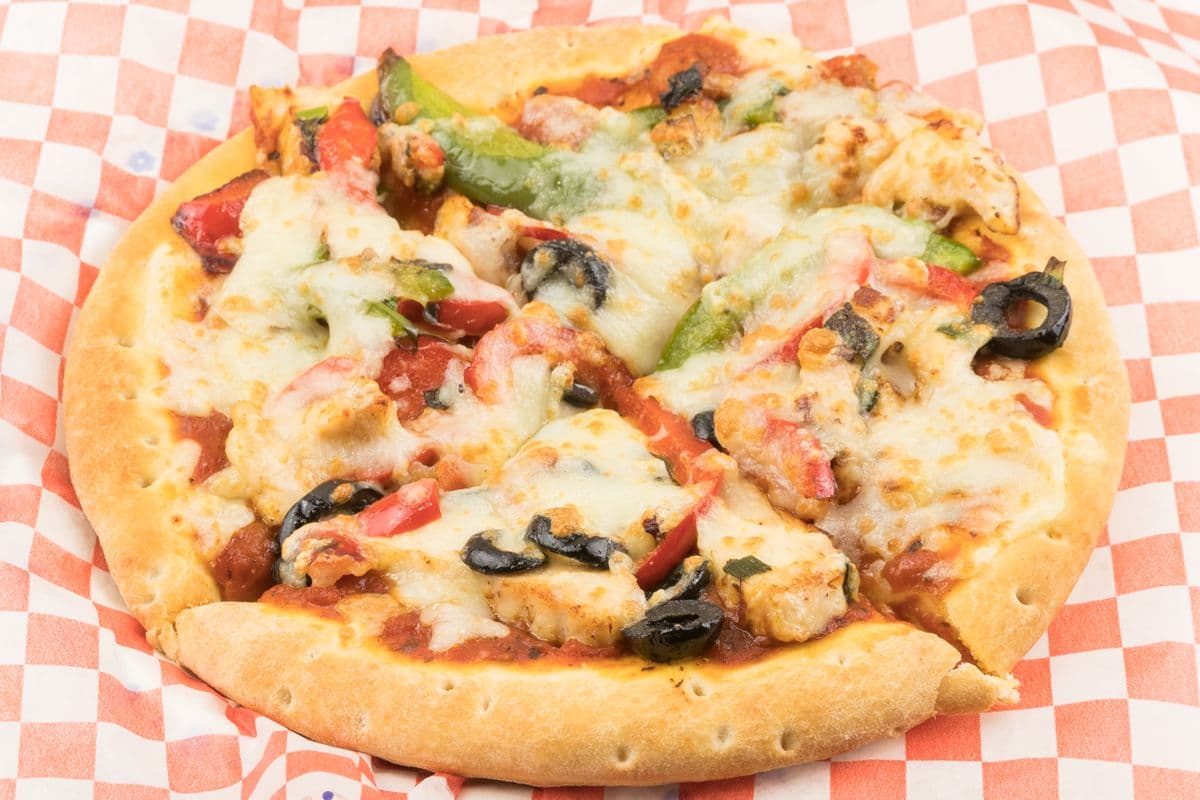 Moderate Chicken Chipotle Pizza