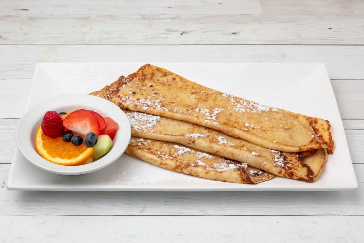 3 Crêpes maison avec fruits et café