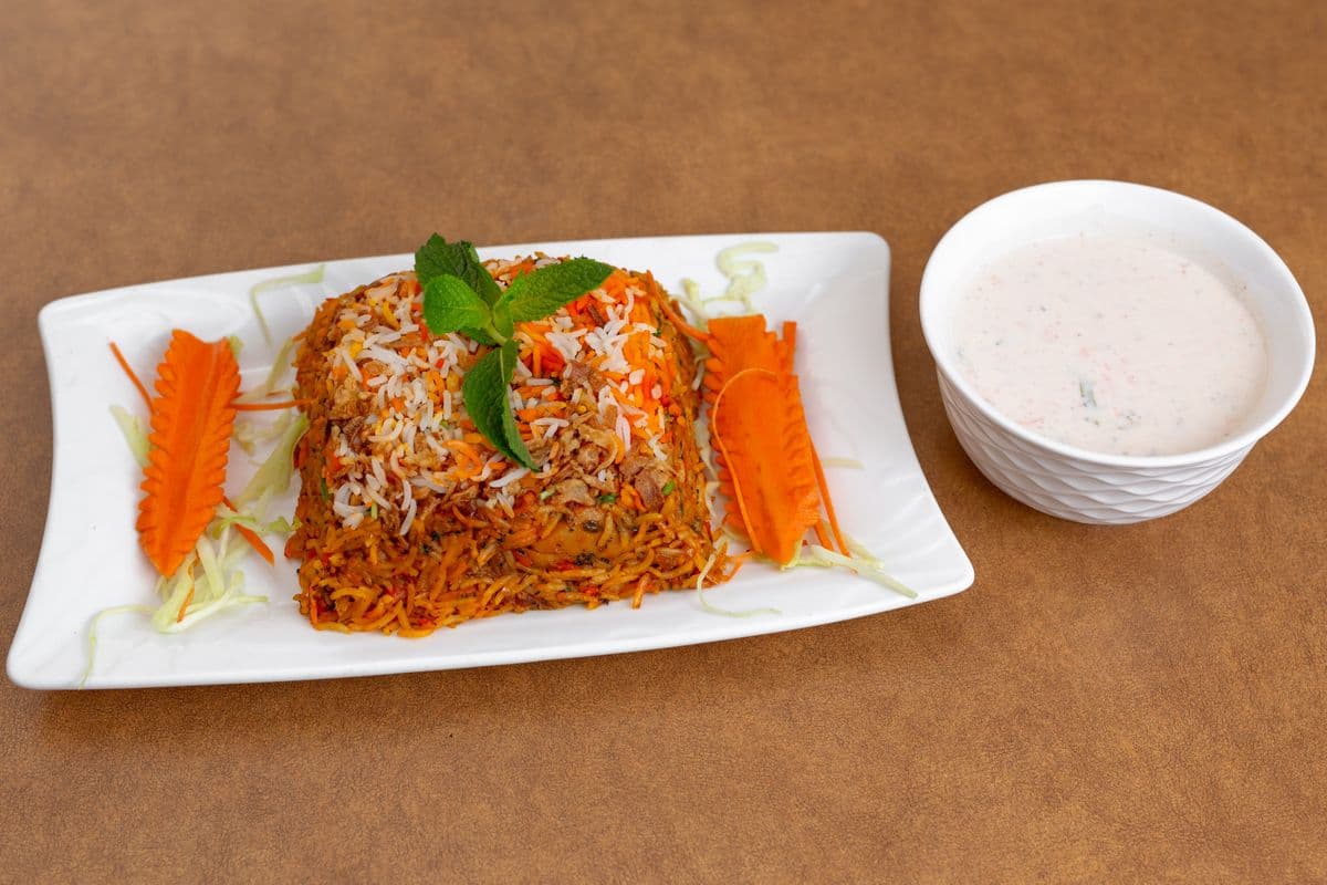 Chicken Dum Pukht with 8 oz Raita