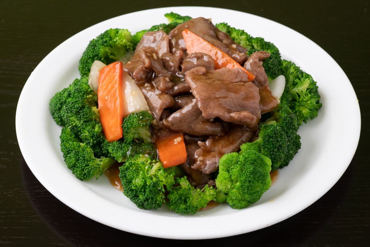 27. Sliced Beef with Broccoli