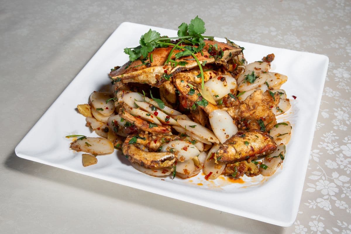 17. House Spicy Crab with Rice Cake (2 lb) 香辣年糕蟹（2磅）
