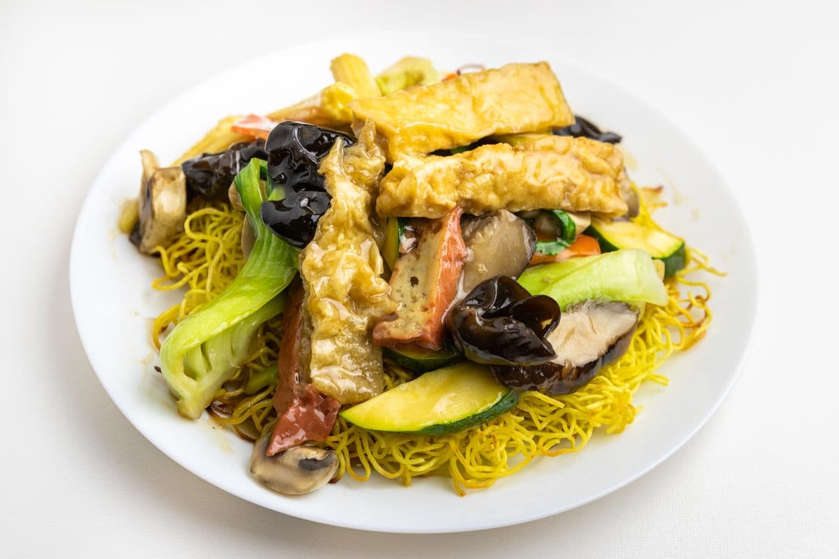 E1. Veggie House Chow Mein