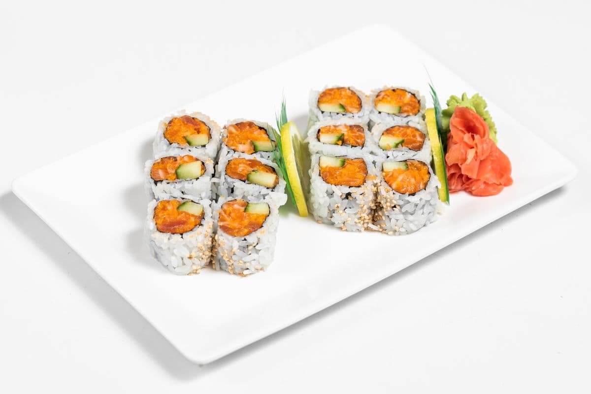 Spicy Salmon Roll (12 pcs)