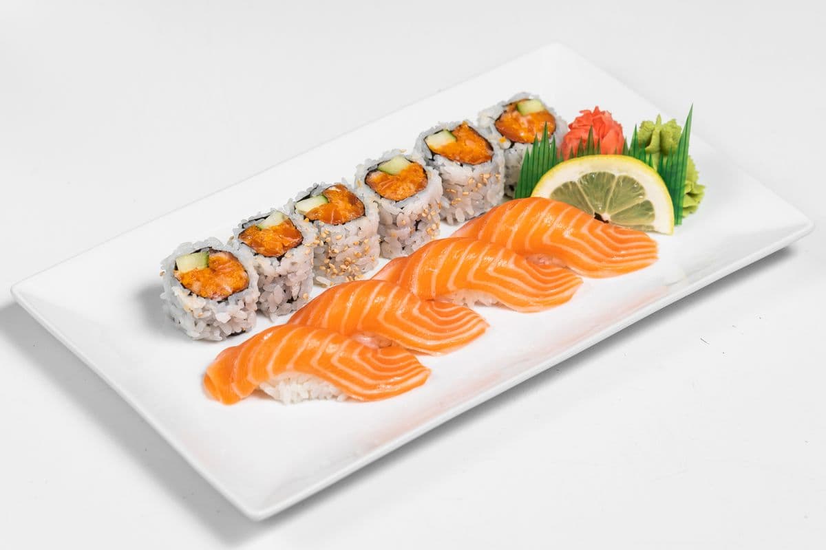 Spicy Salmon Roll Combo (10 pcs)