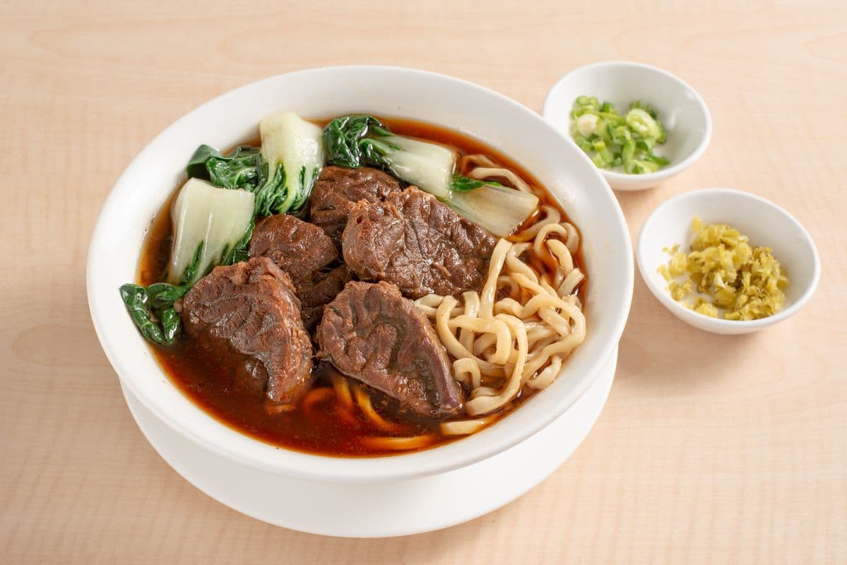 45. Braised Beef Noodles in Soup 紅燒牛肉麵