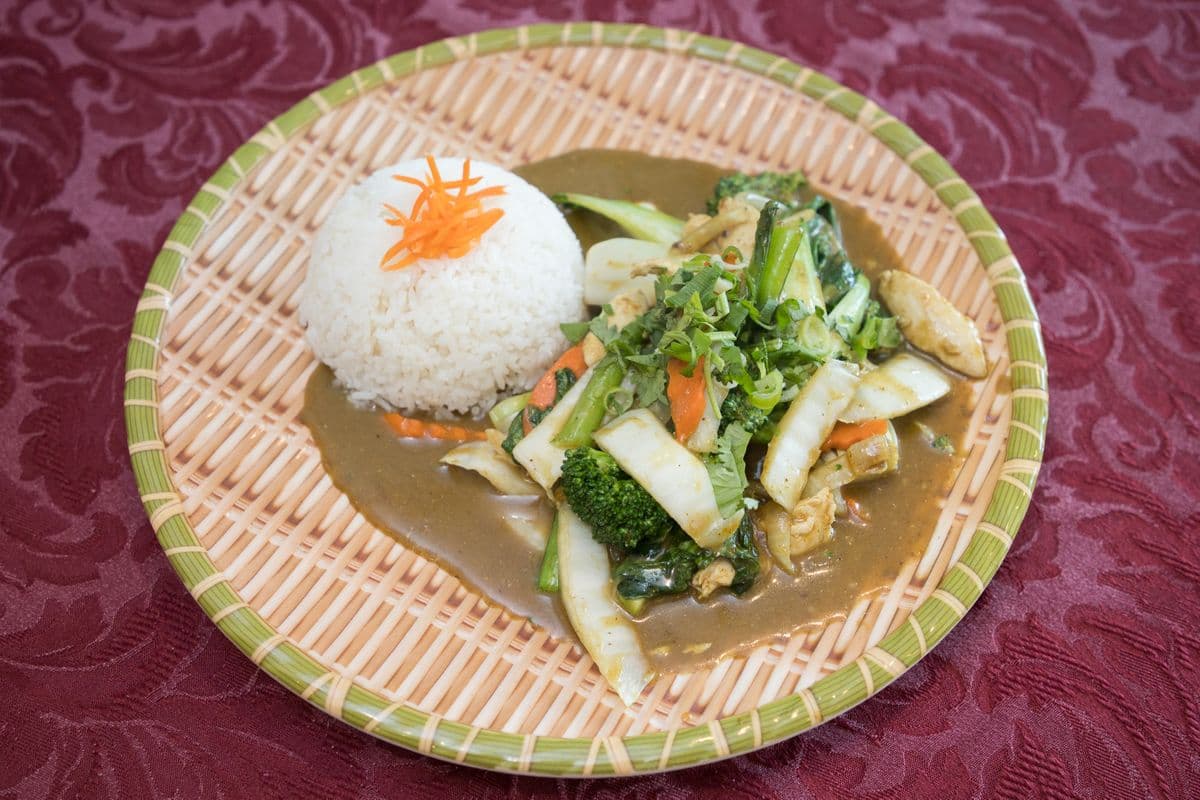 T9. Chicken Stir Fried with Curry and Coconut Milk