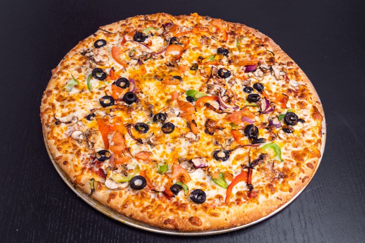 Large Veggie Deluxe Pizza