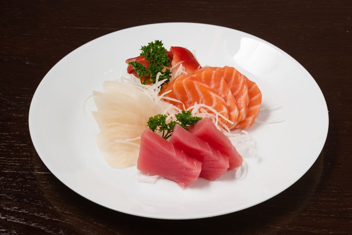 92. Sashimi A Combo (18 pcs)