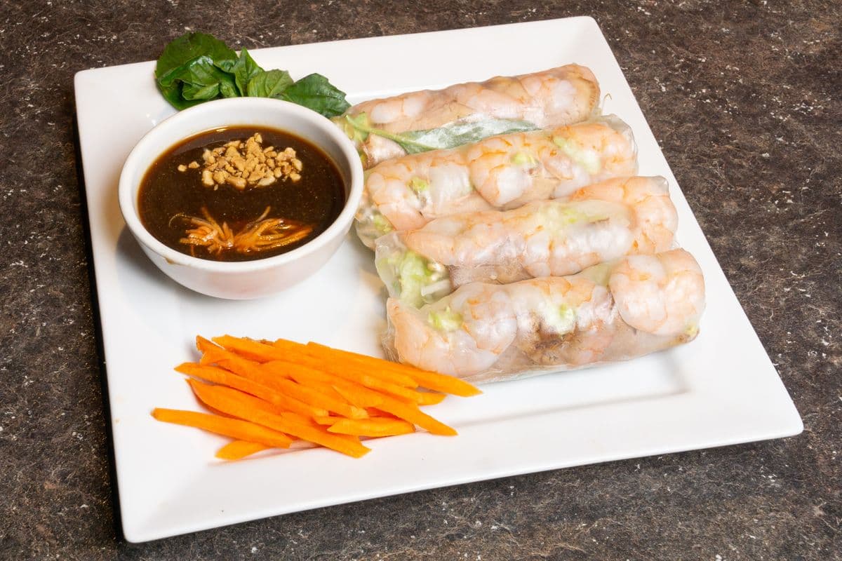 02. Salad Rolls (4 pcs)