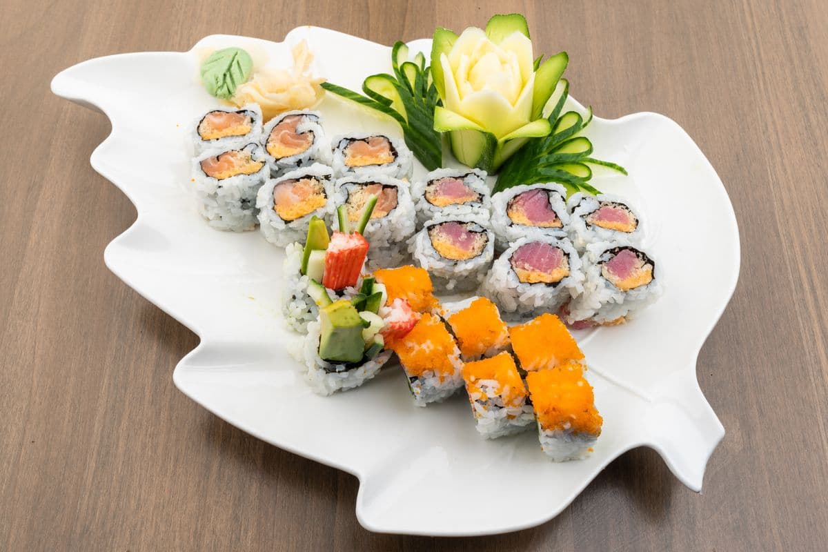 Assorted Maki Combination (18 pcs)