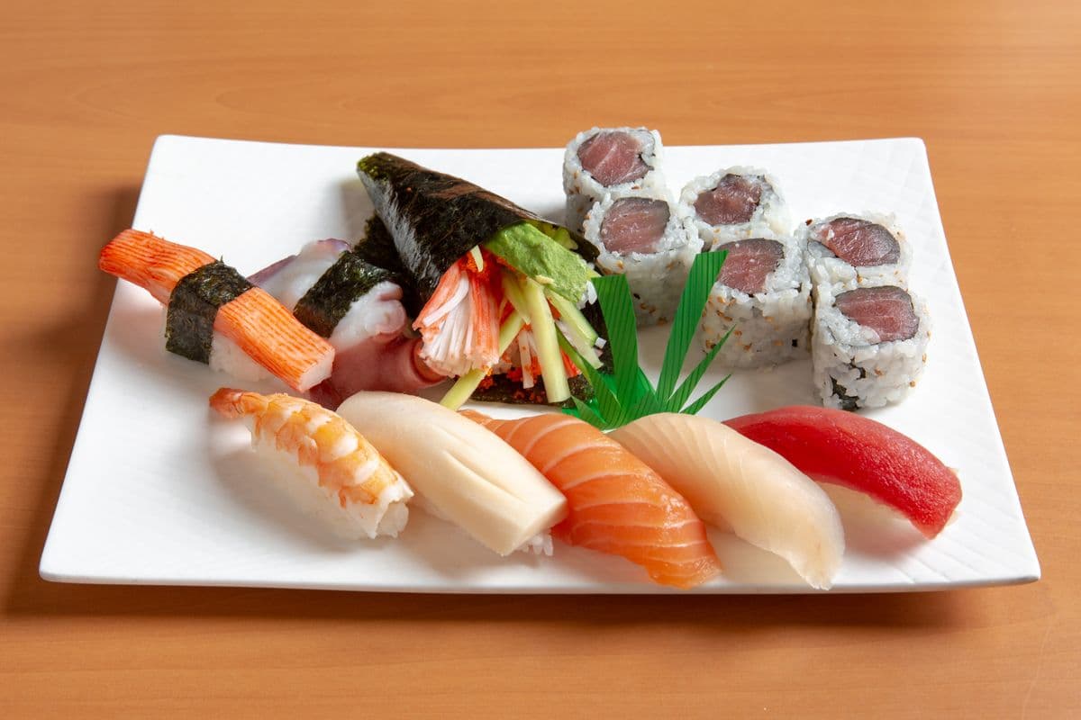 111. Sushi Tokyo (14 pcs)
