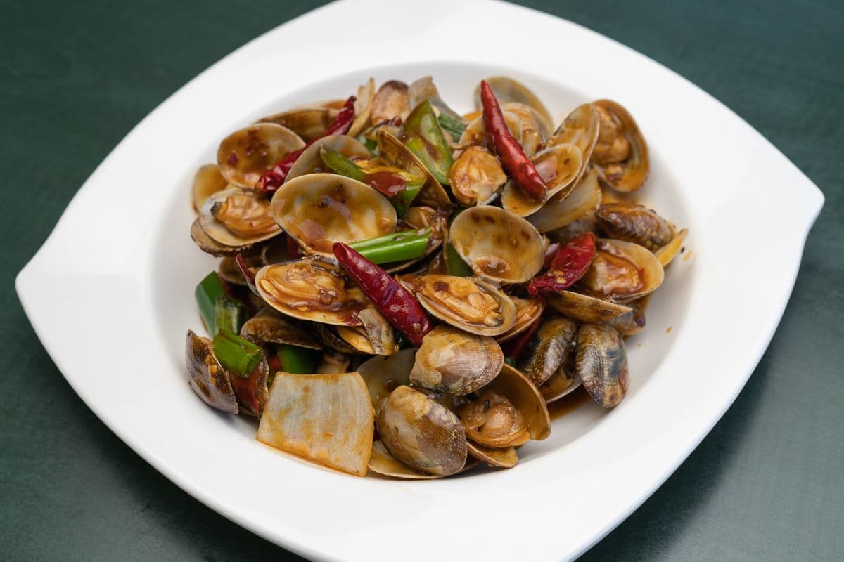 59. Stir Fried Clams with Spicy Sauce