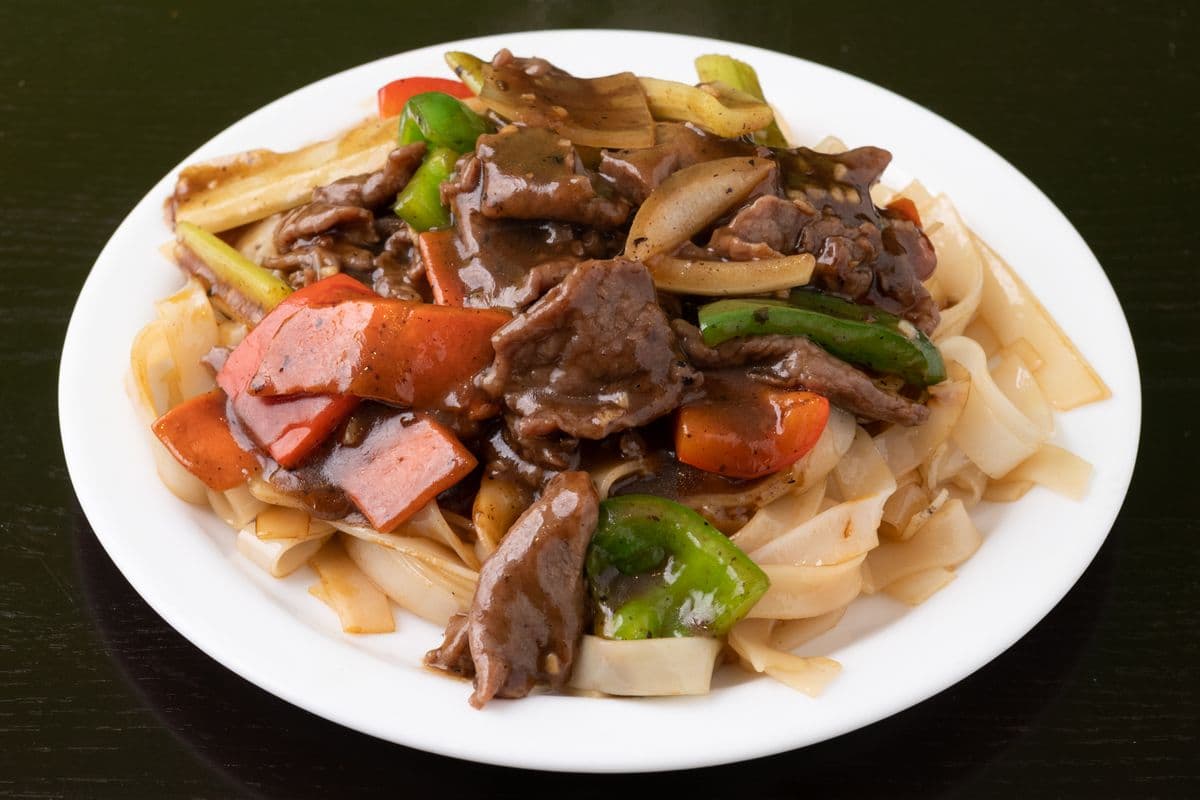 38C. Pan-Fried Rice Noodles with Beef in Black Bean Sauce
