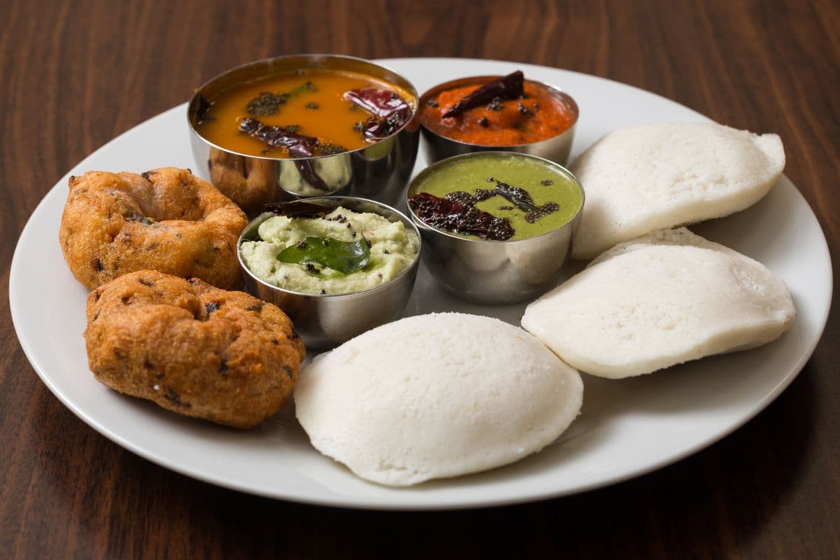 302. Idly (3 pcs) and Vada (2 pcs) Combo