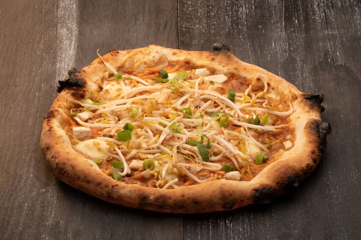 Thai Chicken Peanut Pizza (12") (1240 Cal)