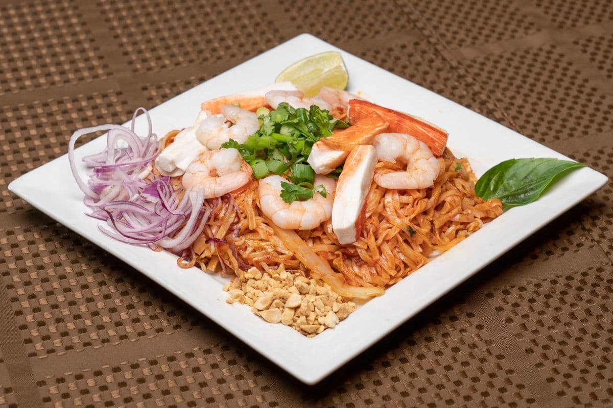 N2. Pad Thai Tossed with Seafood and Sweet Pepper Sauce