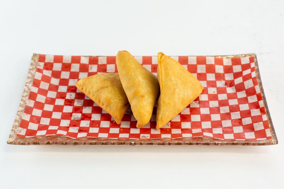 Veggie Samosas (1 pc)