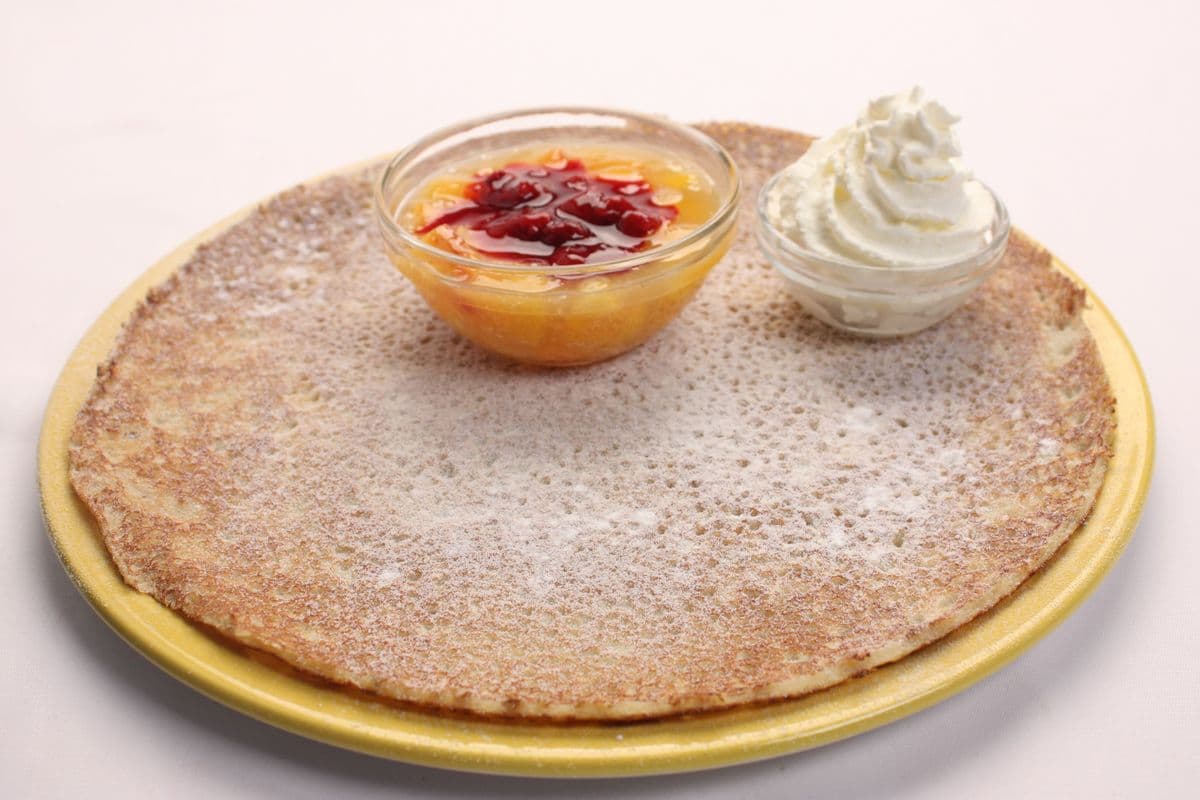 #20 Peach Melba and Whip Pannekoek