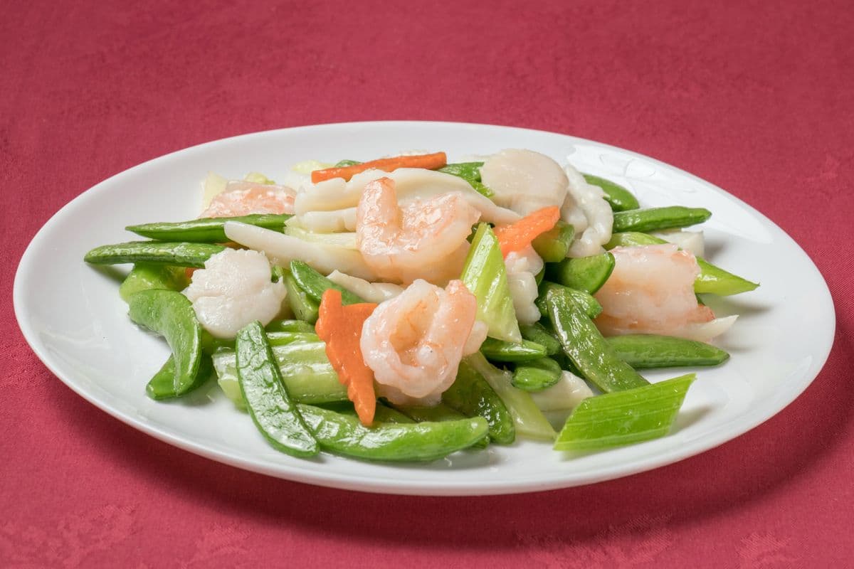 25. Stir Fried with Three Kinds of Seafood