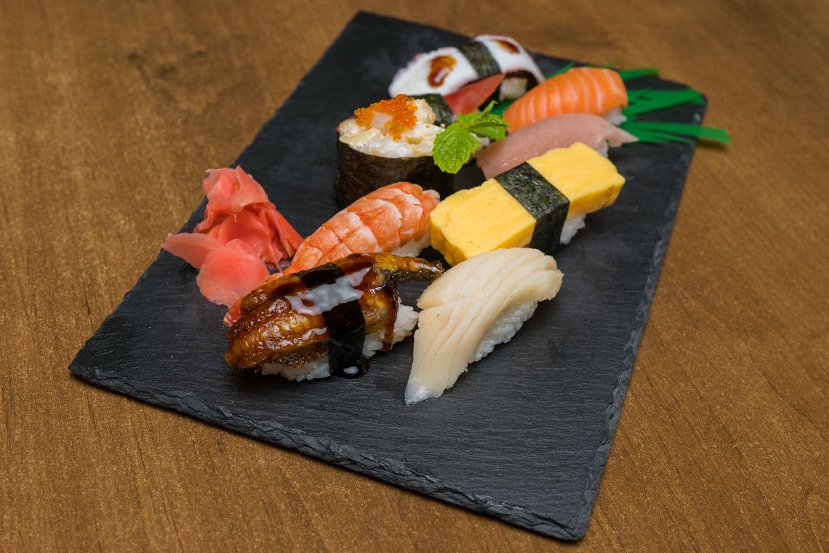 Assorted Nigiri (9 pcs)