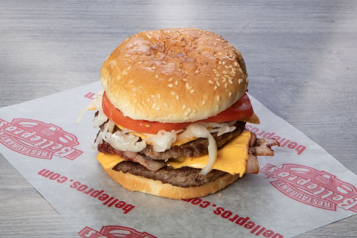 Hamburger double au fromage et bacon