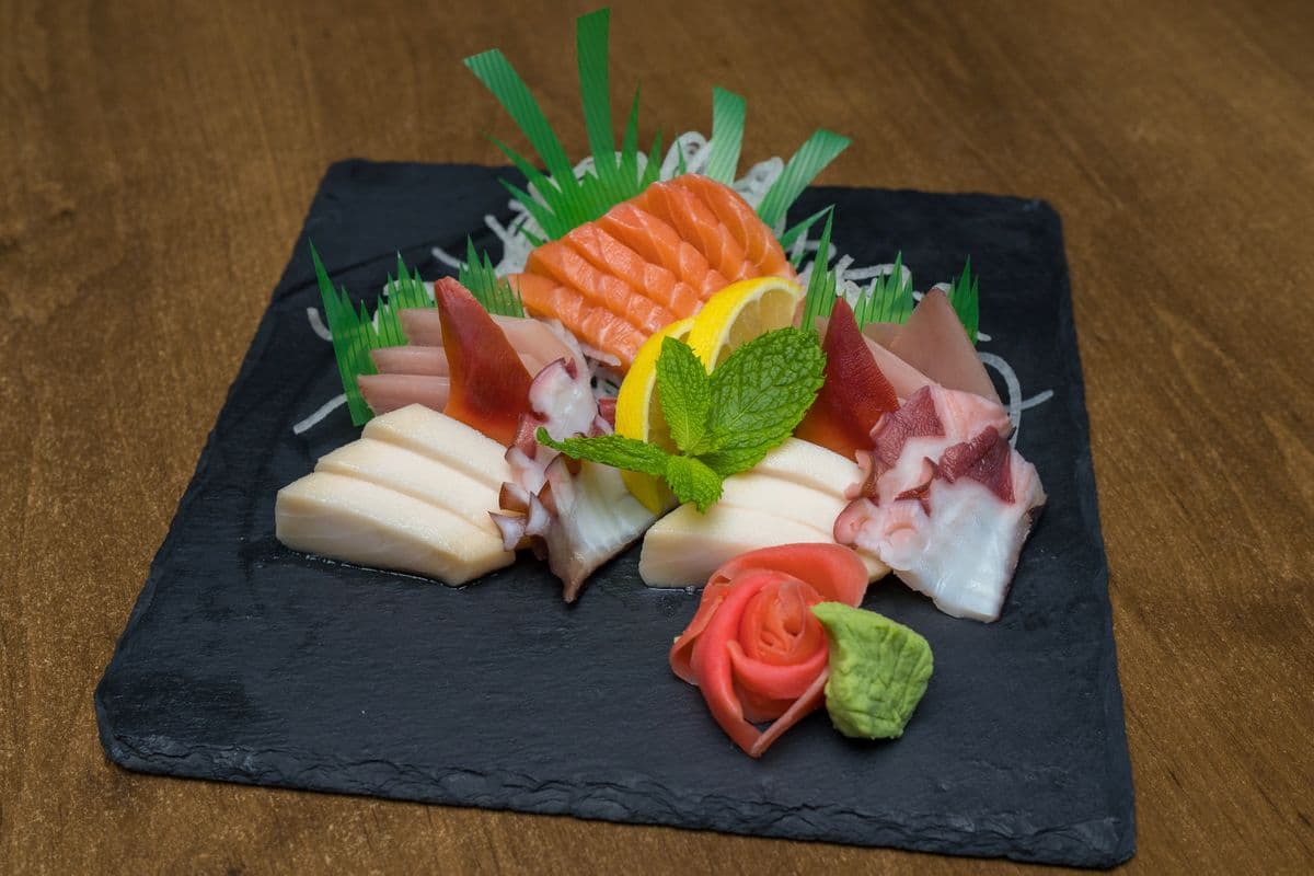 Assorted Sashimi (20 pcs)
