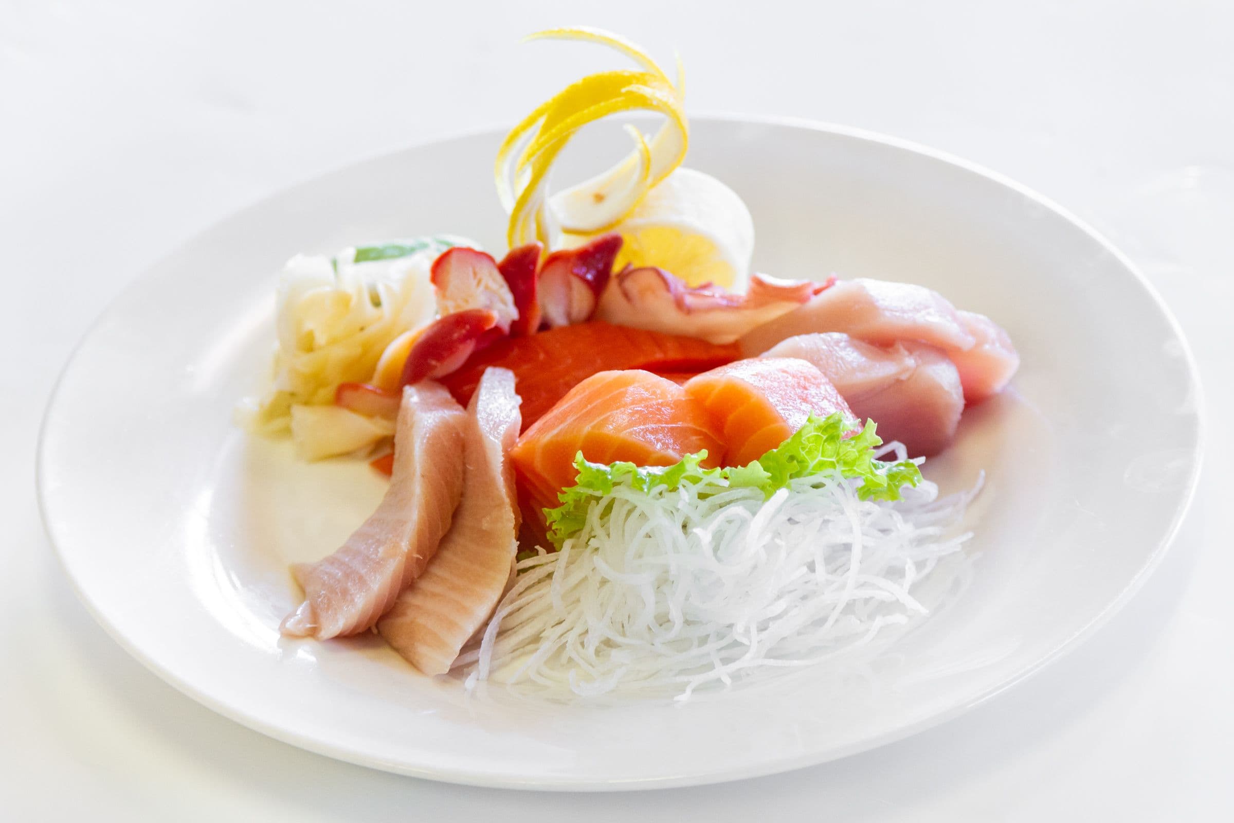 Assorted Sashimi (12 pcs)