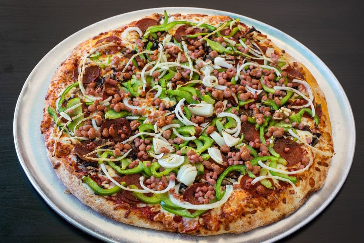 16" Extra-Large Deluxe Pizza