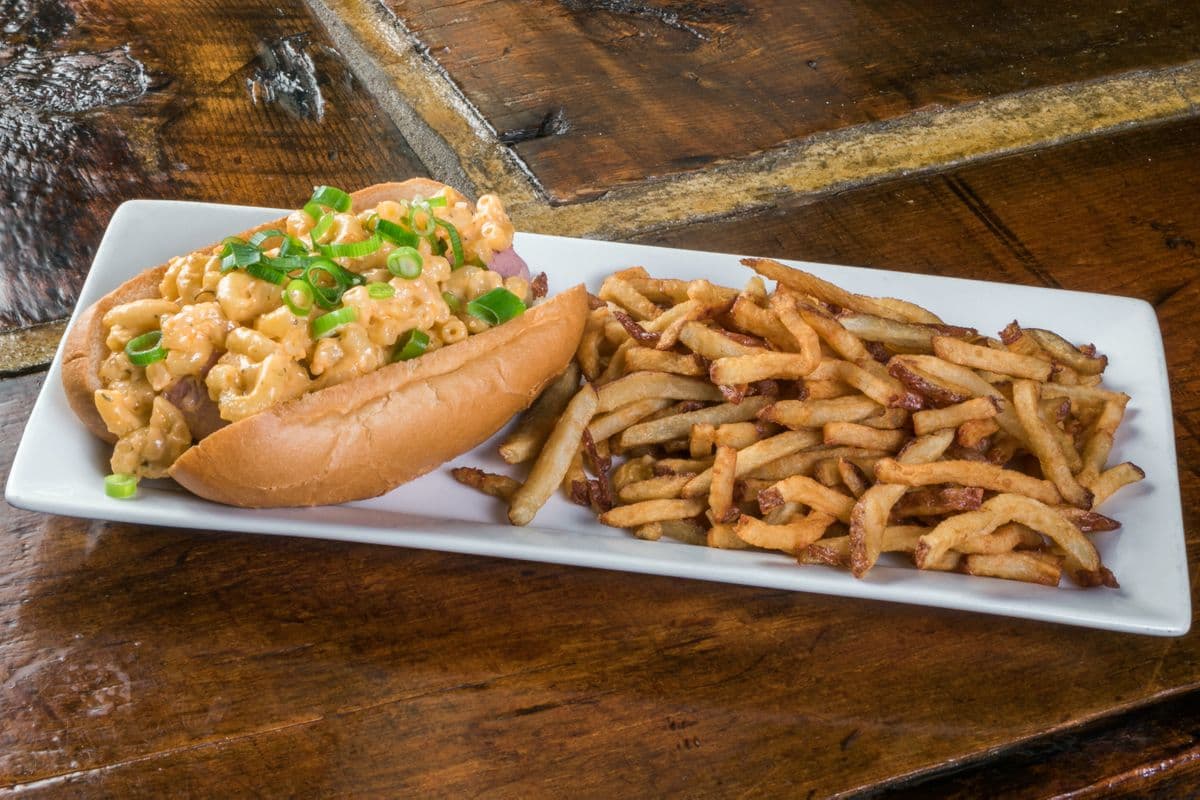 Hot-dog Le Mac 'N' Cheese