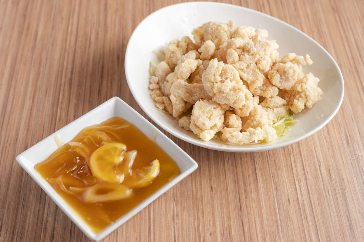 65. Boneless Chicken with Lemon Sauce (Half)