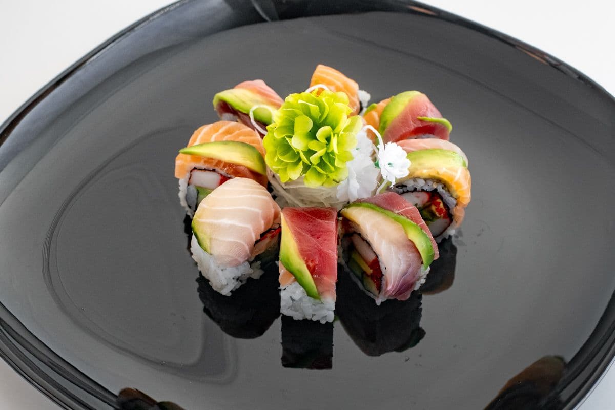 9. Rainbow Roll (8 pcs)