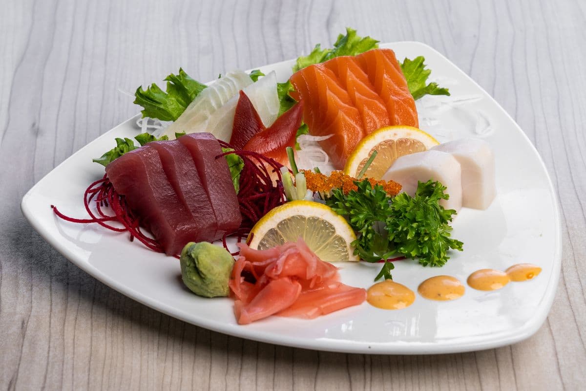 Deluxe Sashimi (15 pcs)