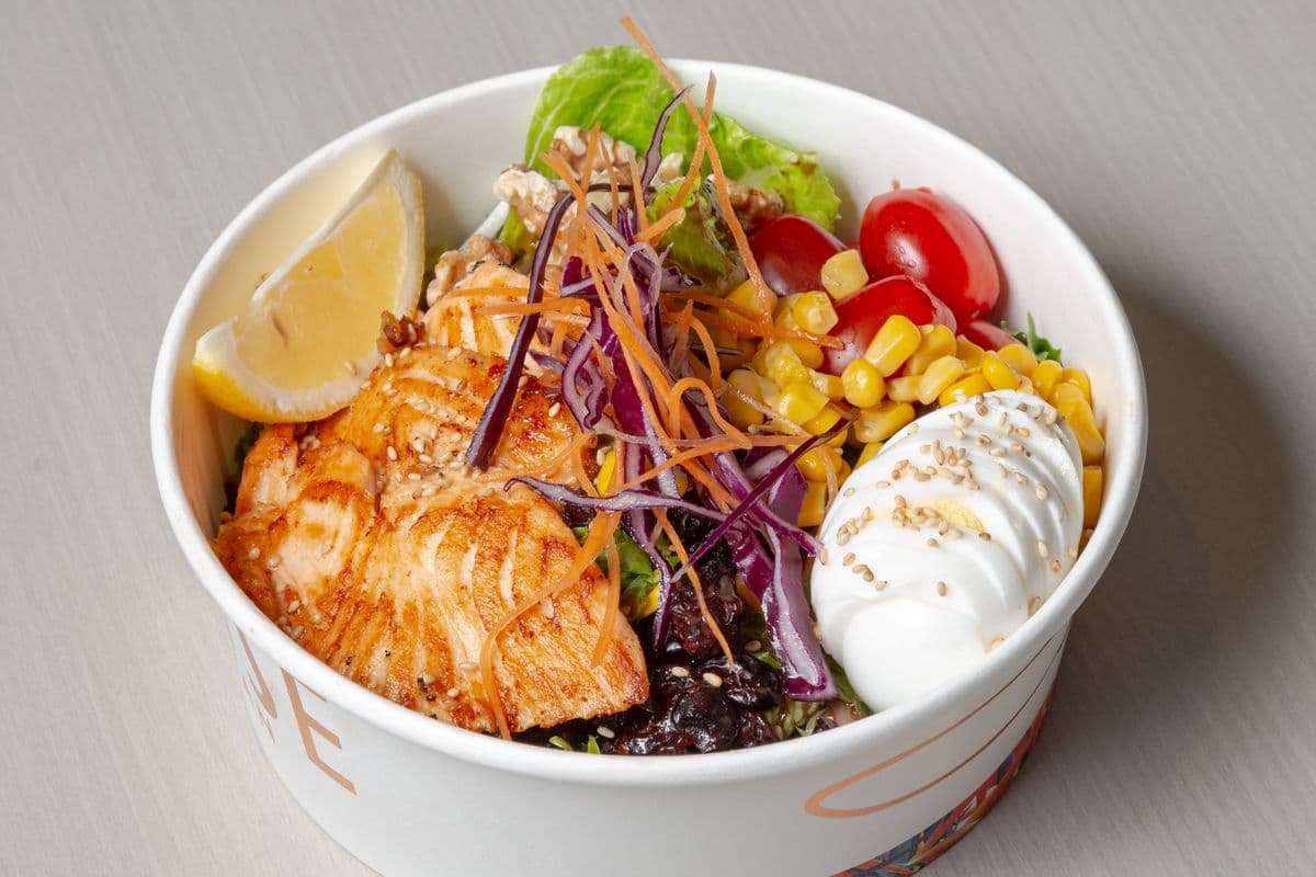 Grilled Salmon Salad 香煎三文鱼沙拉