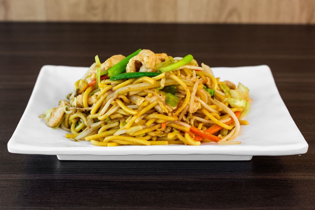 H6. Shanghai Noodles with Chicken