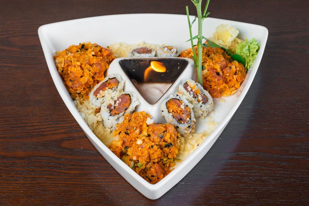 Volcano Maki (6-9 pcs)