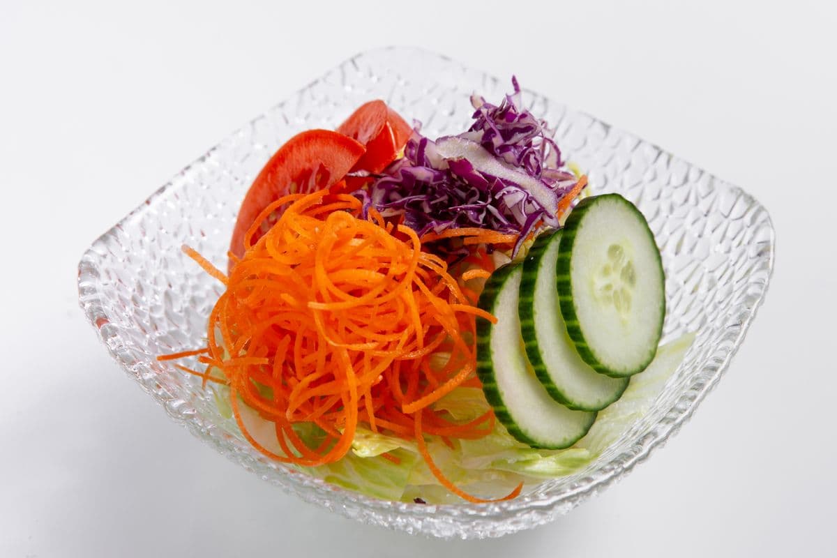 Salade verte (légumes assortis avec vinaigrette maison de gingembre)