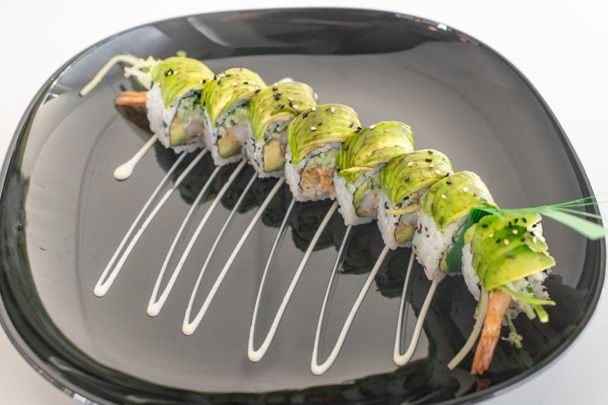 5. Green Dragon Roll (8 pcs)